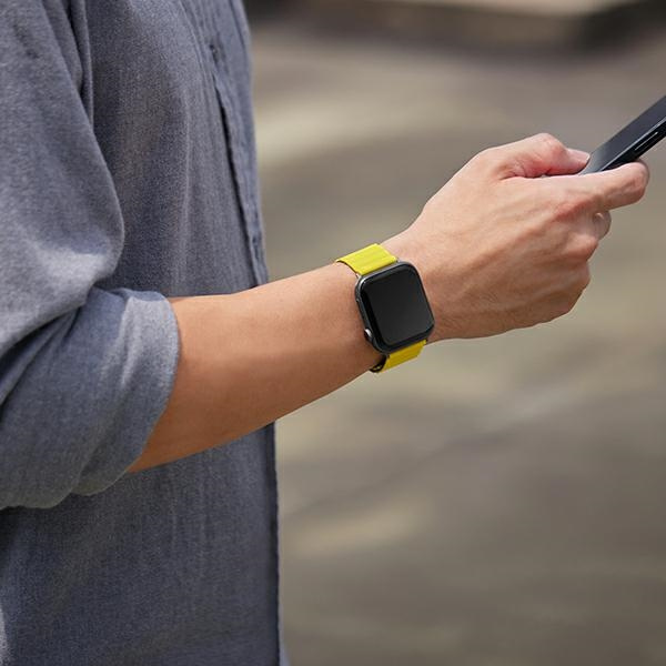 Kryt UNIQ Revix strap Apple Watch 4/5/6/7/SE/8/9/10 40/41/42mm Reversible Magnetic black-blue