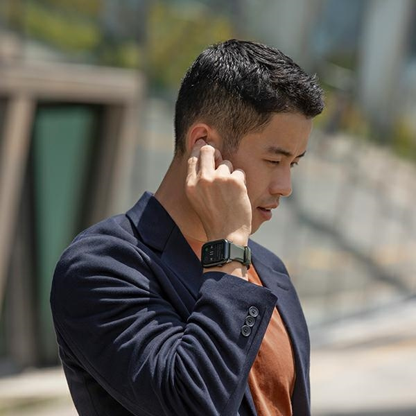 Kryt UNIQ Linus strap Apple Watch 4/5/6/7/8/9/SE/10 40/41/42mm Airosoft Silicone black/midnight black
