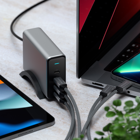 Síťová nabíječka Satechi GaN  165W, 4x USB-C