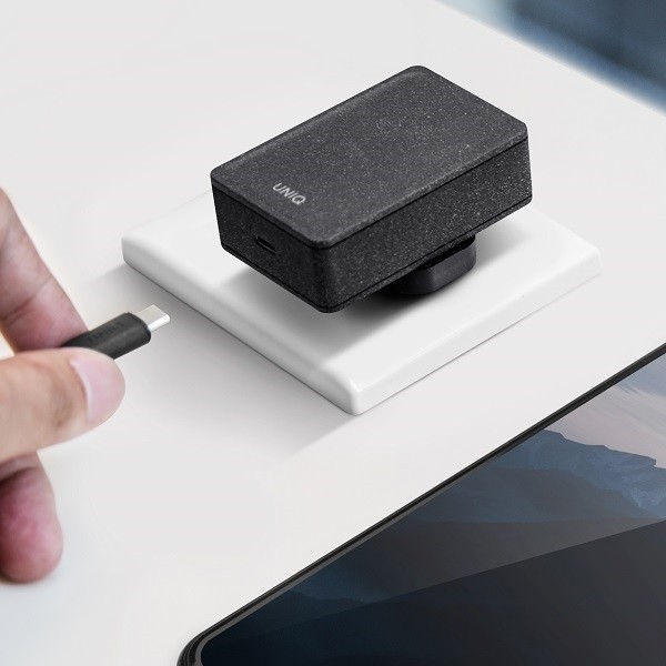 Síťová nabíječka UNIQ  Versa Slim  USB-C PD 18W + USB-C to USB-C Cable charcoal black (LITHOS Collective)