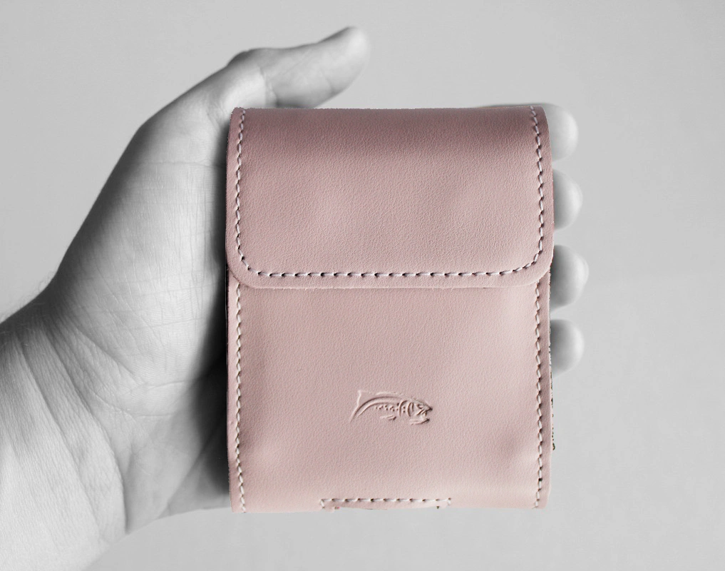 Kryt LURESKO HECTOR FLIP M leather neck/belt/belt loop case for Flip models (smooth pink with white thread)