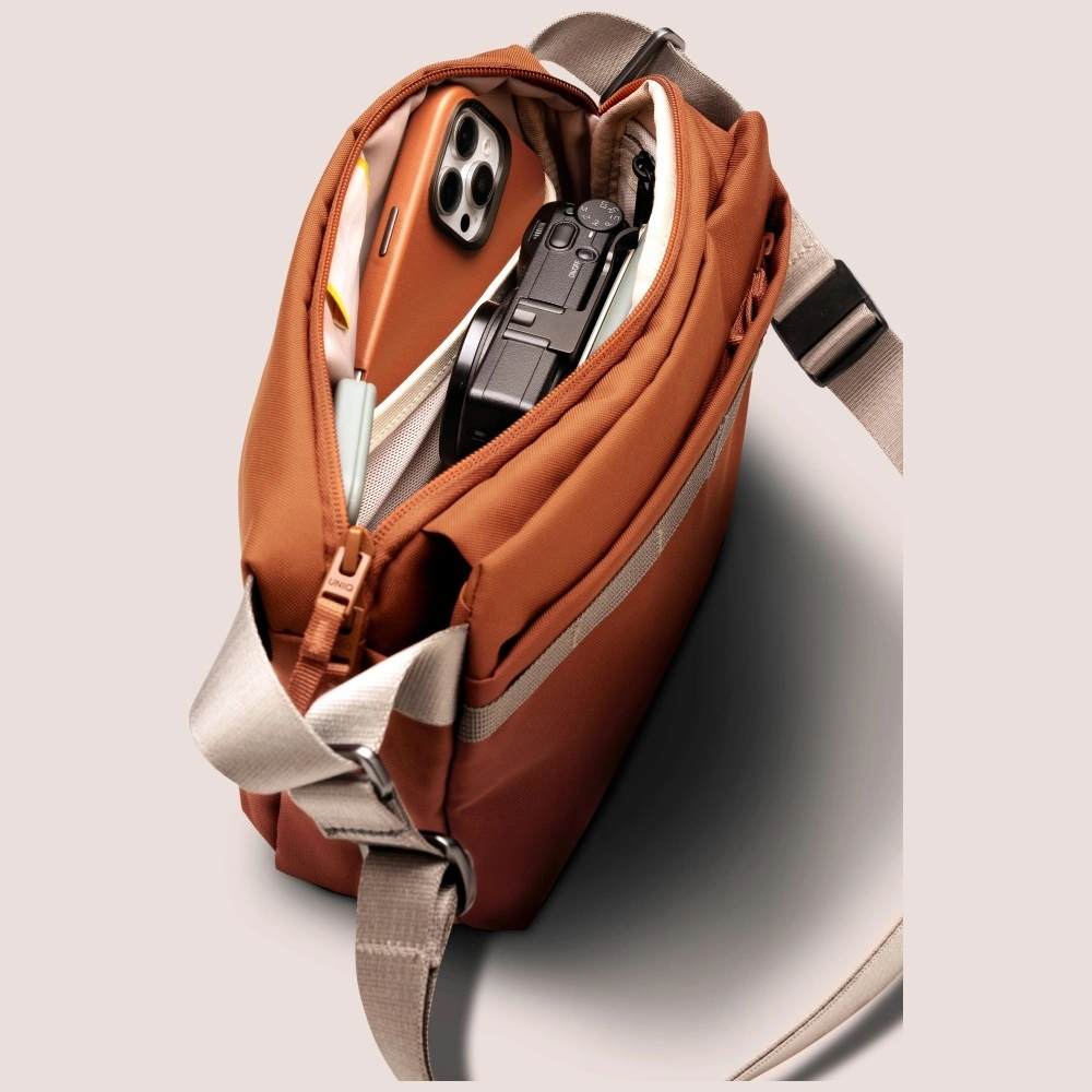 Kryt UNIQ Denver 5L Crossbody Bag khaki