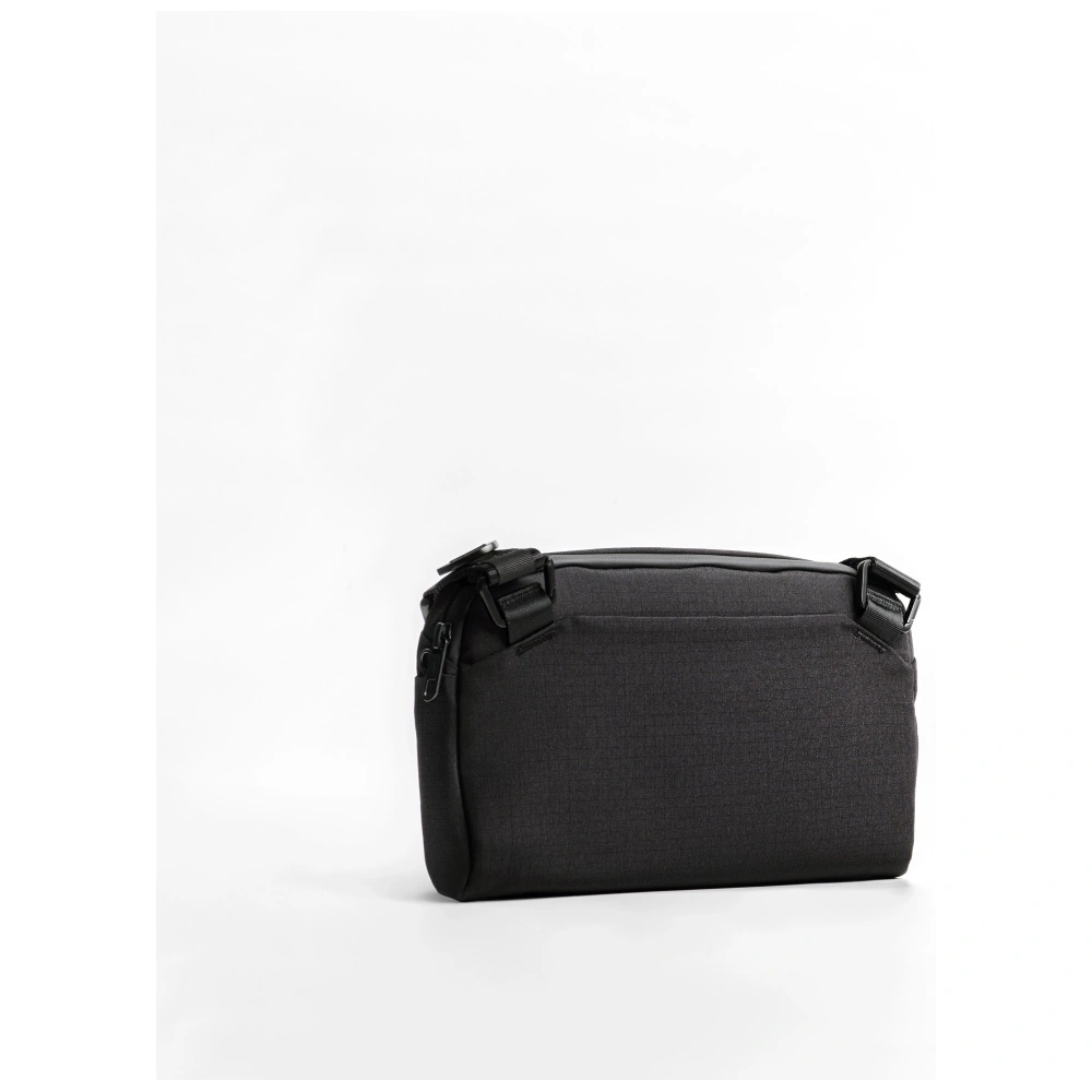 Kryt UNIQ Arden Sling 2L Bag black