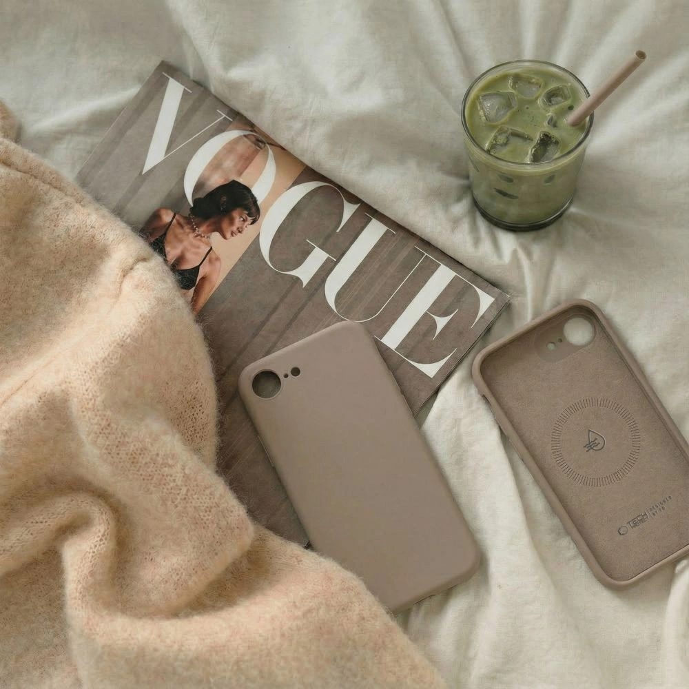 Kryt Tech-Protect Silicone MagSafe Apple iPhone 17e / 16e Chocolate Brown